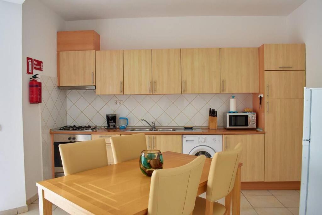 Apartamento T3 Encantador Com Piscina Wifi E Perto De Praia Санта-Мария Экстерьер фото
