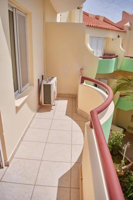Apartamento T3 Encantador Com Piscina Wifi E Perto De Praia Санта-Мария Экстерьер фото